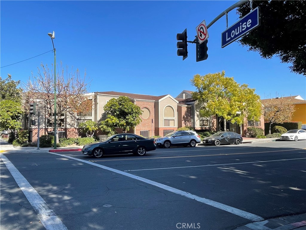 301 E Glenoaks Boulevard 8 Property Photo 1