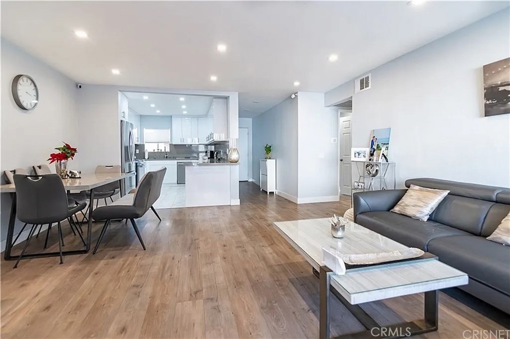 1236 N Columbus Avenue 28 Property Photo 1