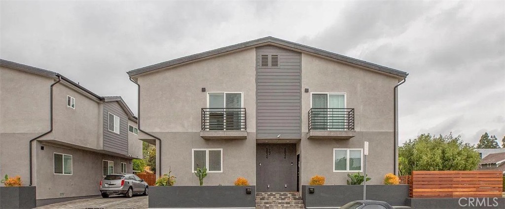 5026 1/2 Cleon Avenue Property Photo 1