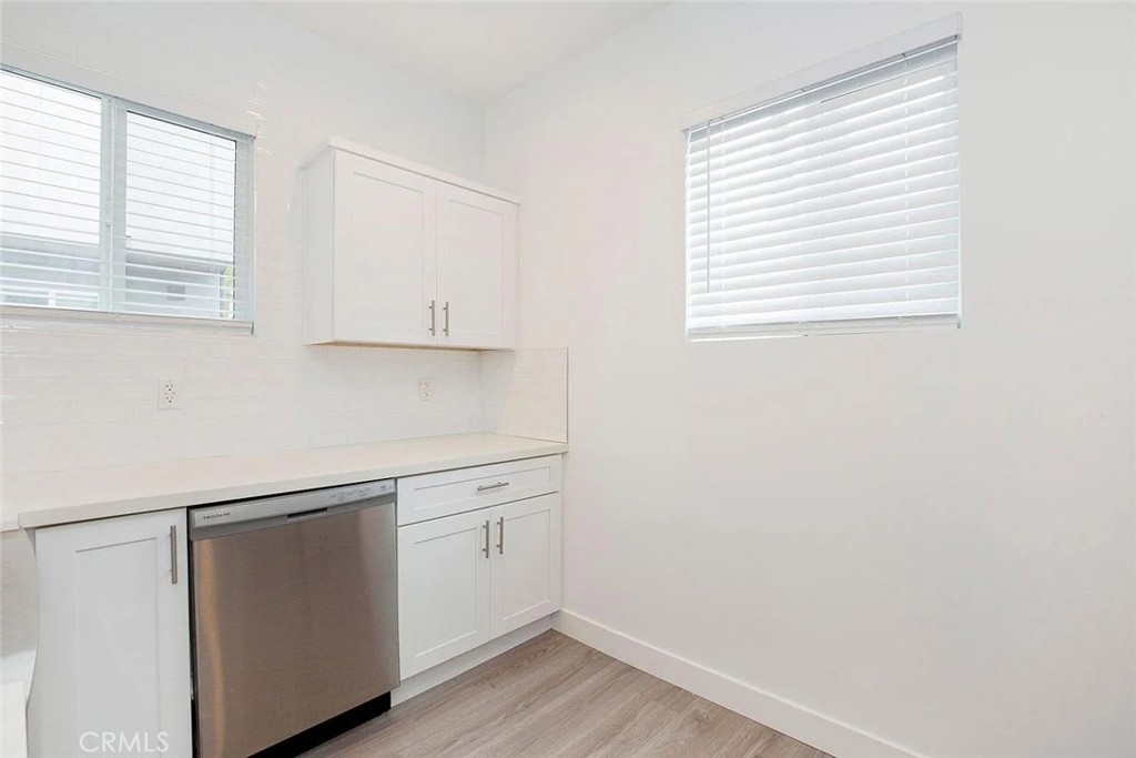 5026 1/2 Cleon Avenue Property Photo 6