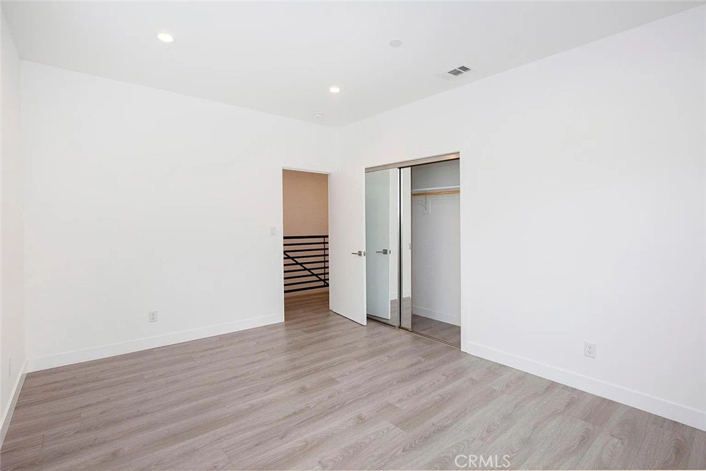 5026 1/2 Cleon Avenue Property Photo 10