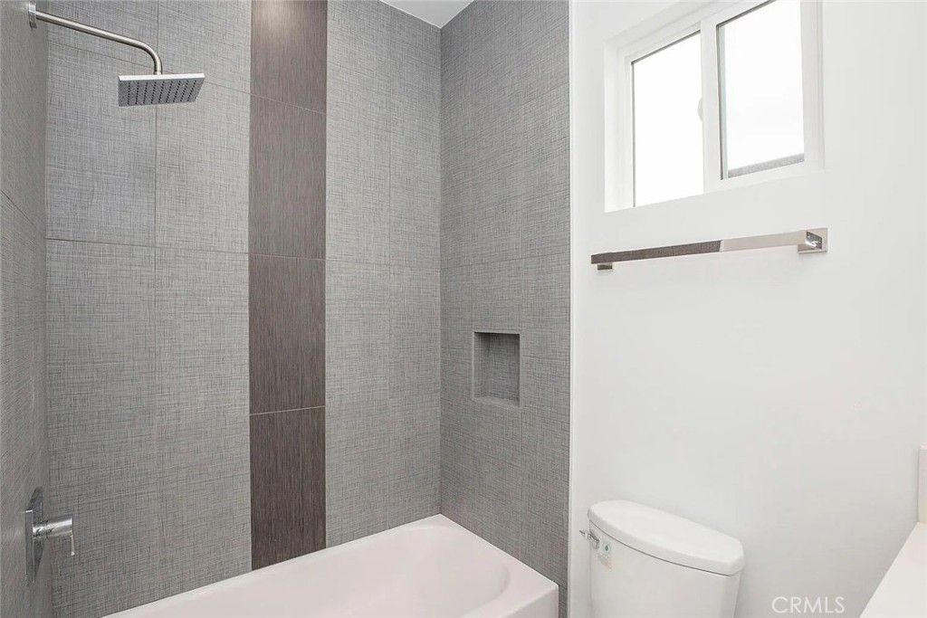 5026 1/2 Cleon Avenue Property Photo 18