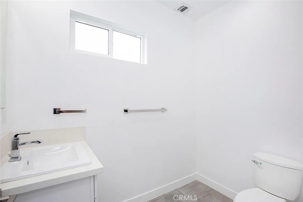 5026 1/2 Cleon Avenue Property Photo 19