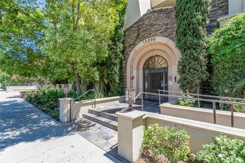 15206 Burbank Boulevard 107 Property Photo 1