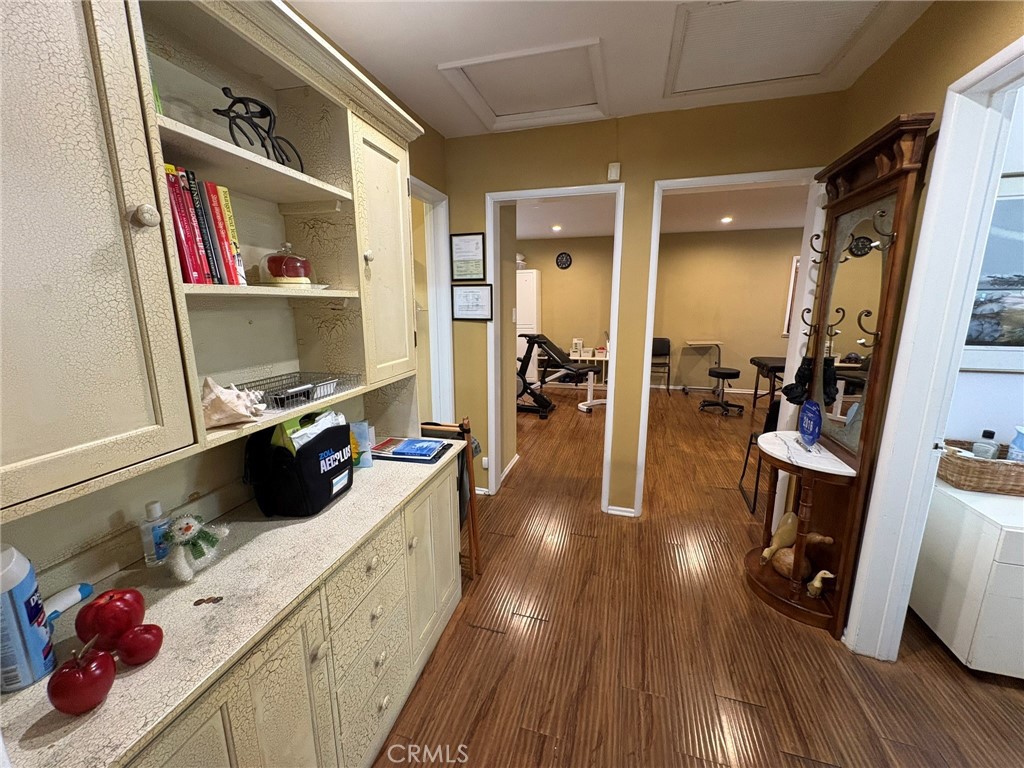 612 E Glenoaks Boulevard Property Photo 11