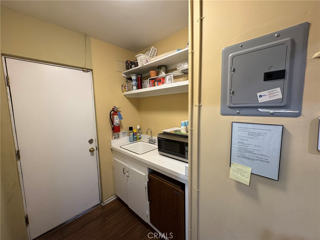 612 E Glenoaks Boulevard Property Photo 13