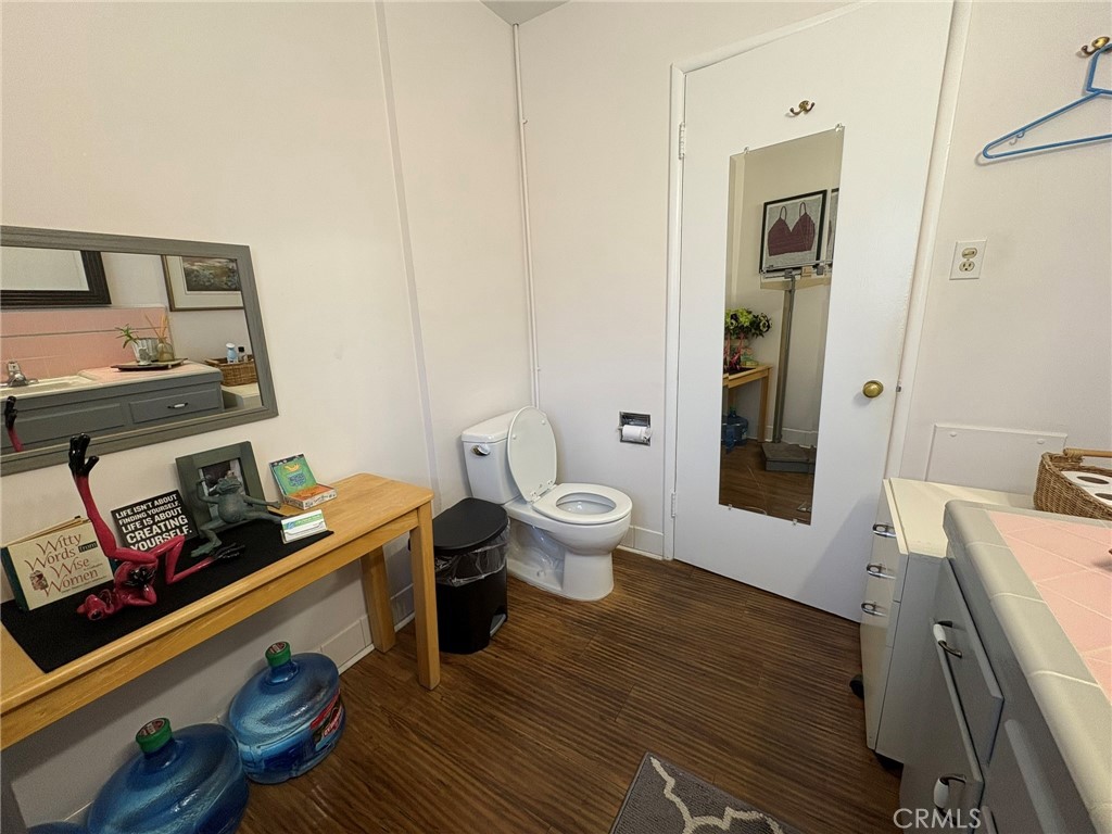 612 E Glenoaks Boulevard Property Photo 14