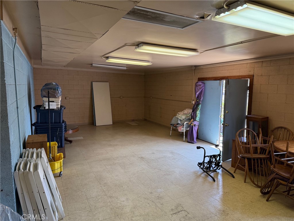 612 E Glenoaks Boulevard Property Photo 17