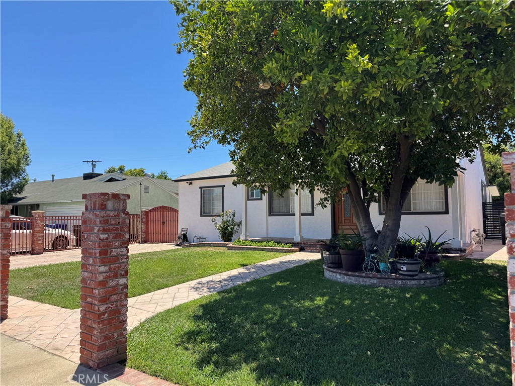 8739 Tyrone Ave Property Photo 1