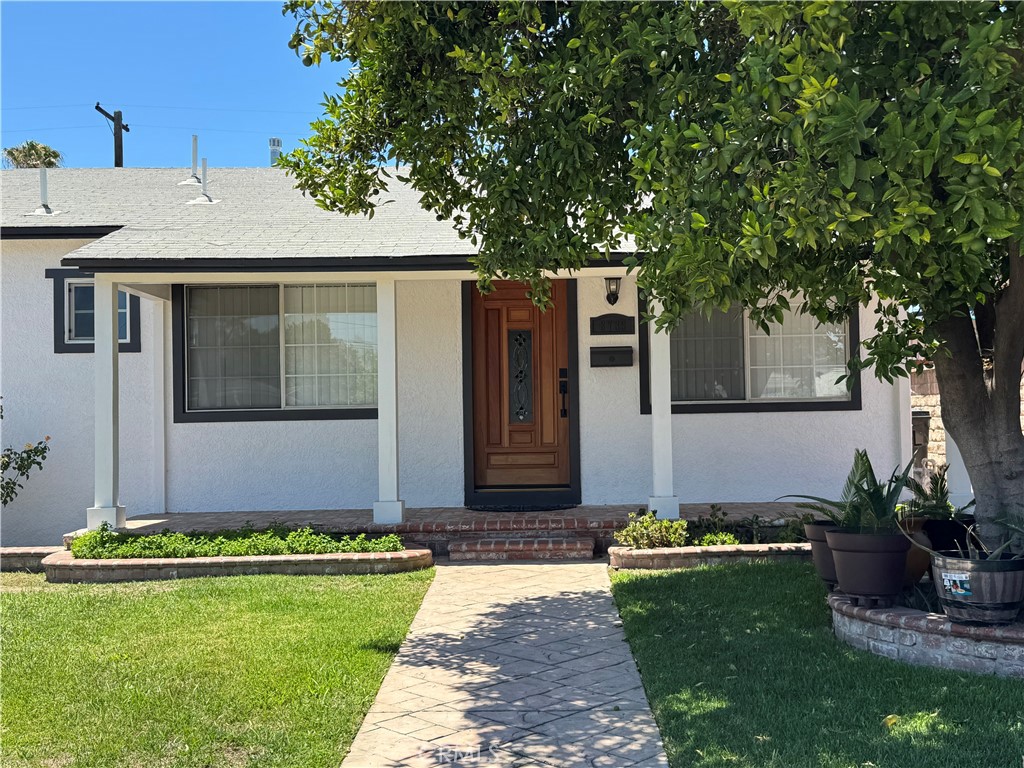 8739 Tyrone Ave Property Photo 2