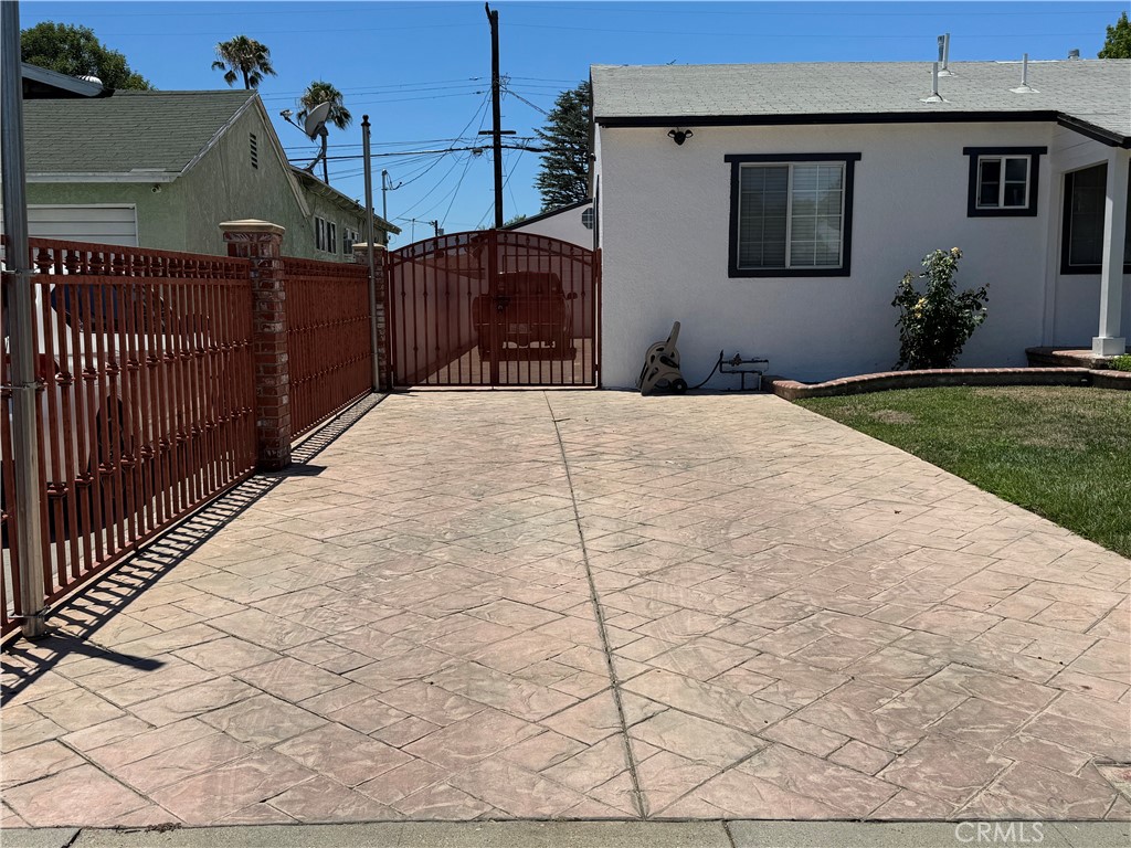 8739 Tyrone Ave Property Photo 3