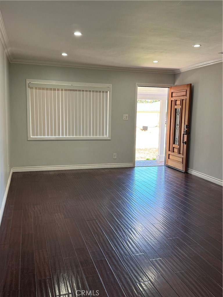 8739 Tyrone Ave Property Photo 6