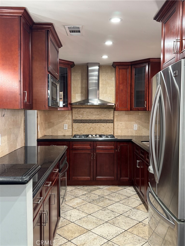 8739 Tyrone Ave Property Photo 8