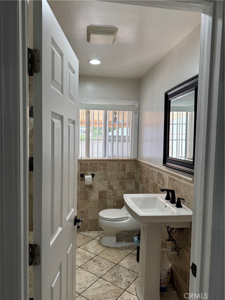 8739 Tyrone Ave Property Photo 16