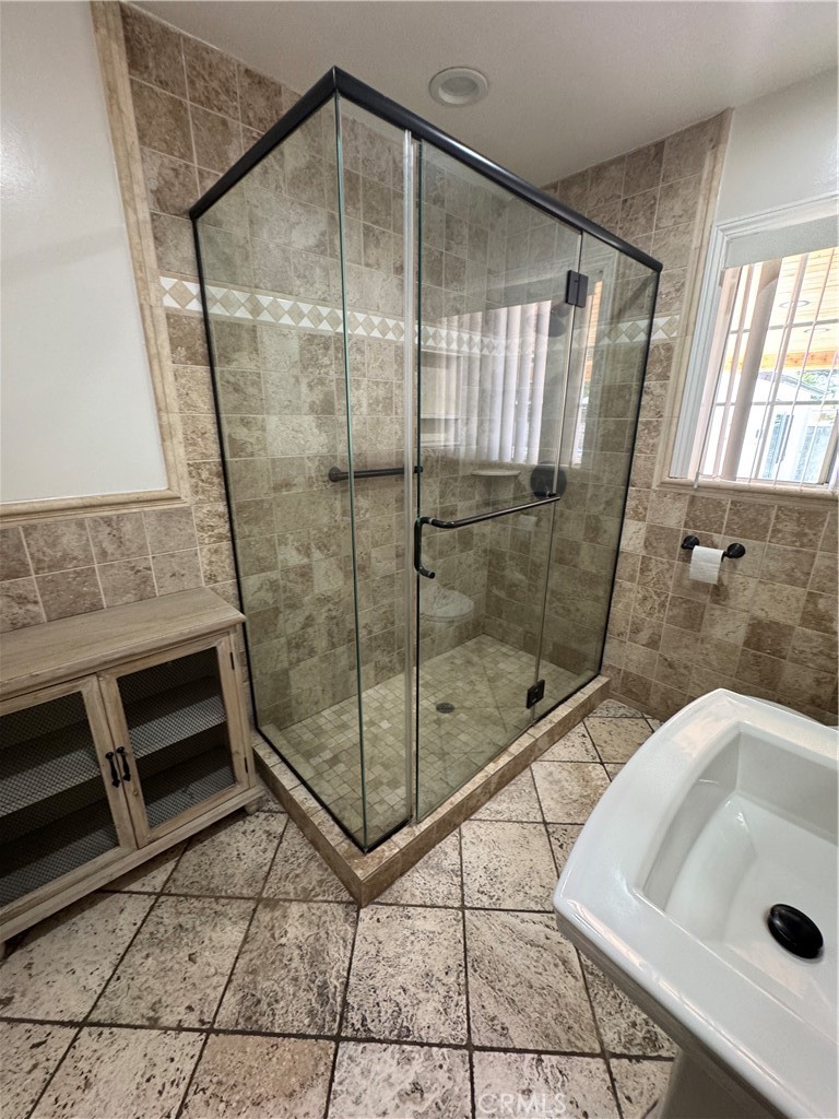 8739 Tyrone Ave Property Photo 17