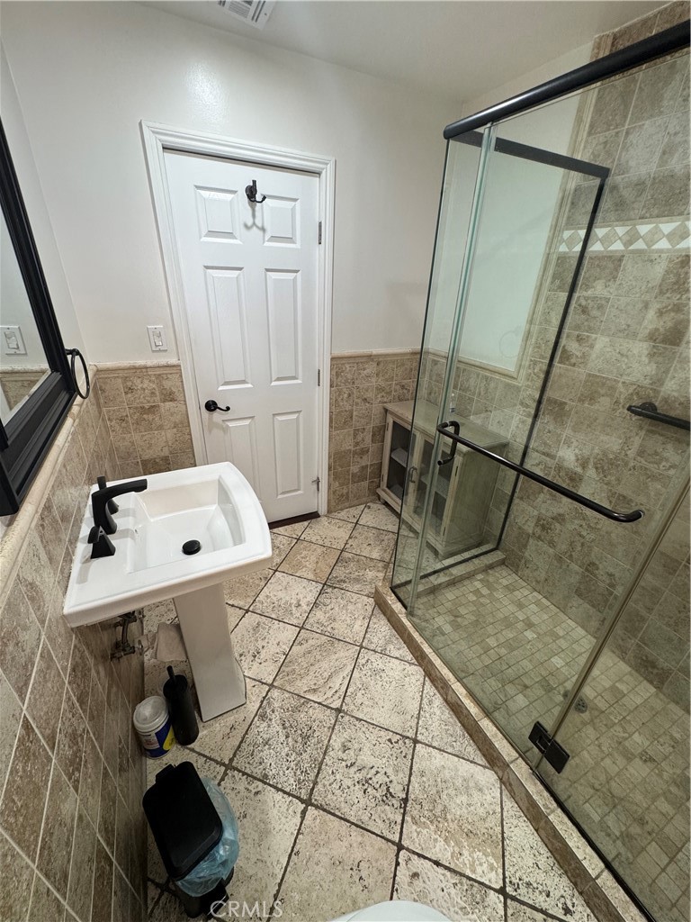 8739 Tyrone Ave Property Photo 18