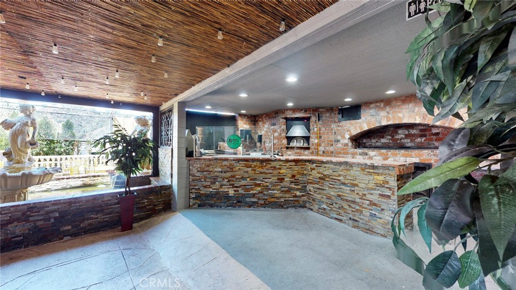 6500 Foothill Boulevard Property Photo 4