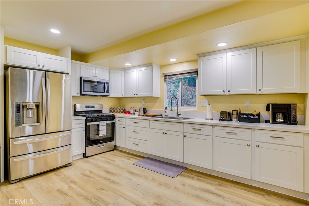 26131 Lake Forest Drive Property Photo 6
