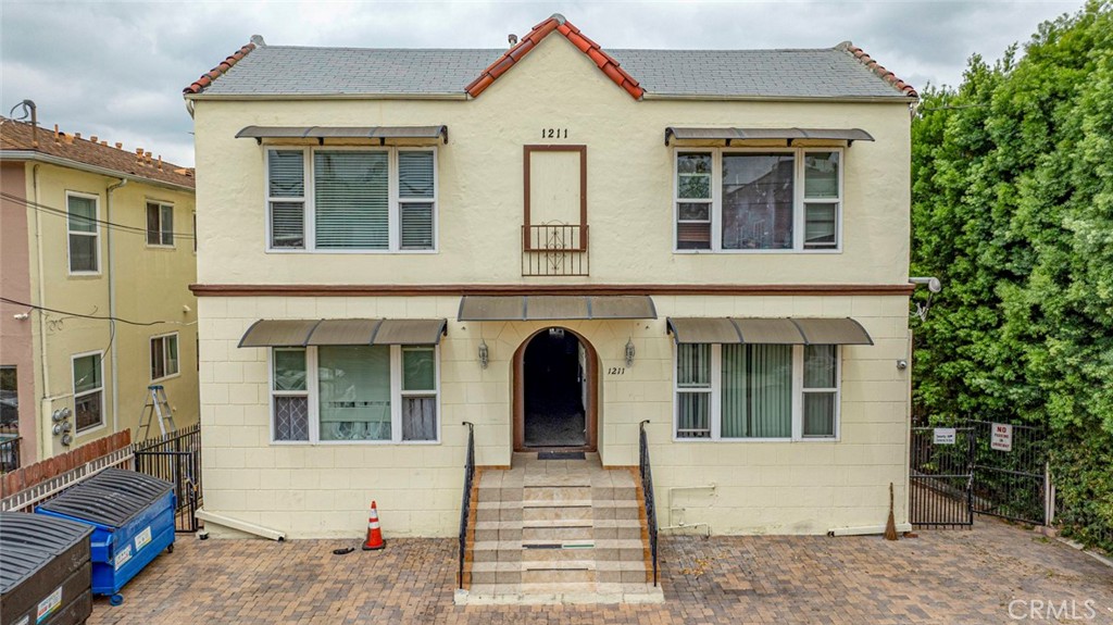 1211 N Kenmore Avenue Property Photo 1