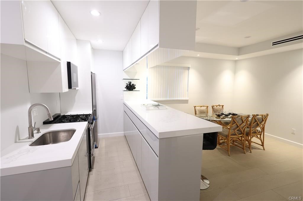 9315 White Oak Avenue Property Photo 4