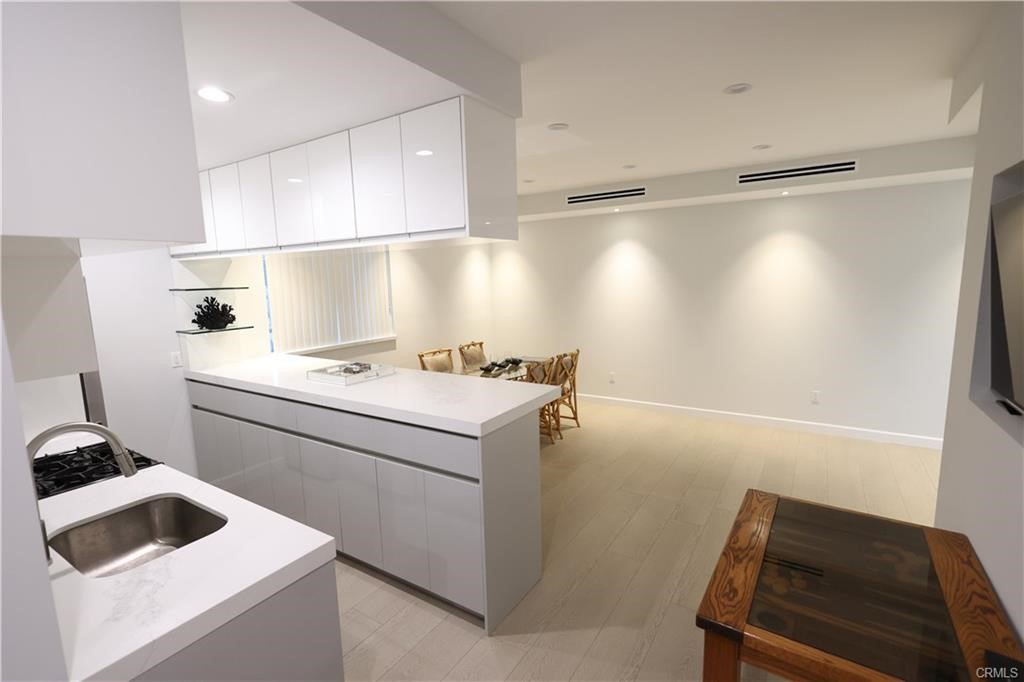 9315 White Oak Avenue Property Photo 5