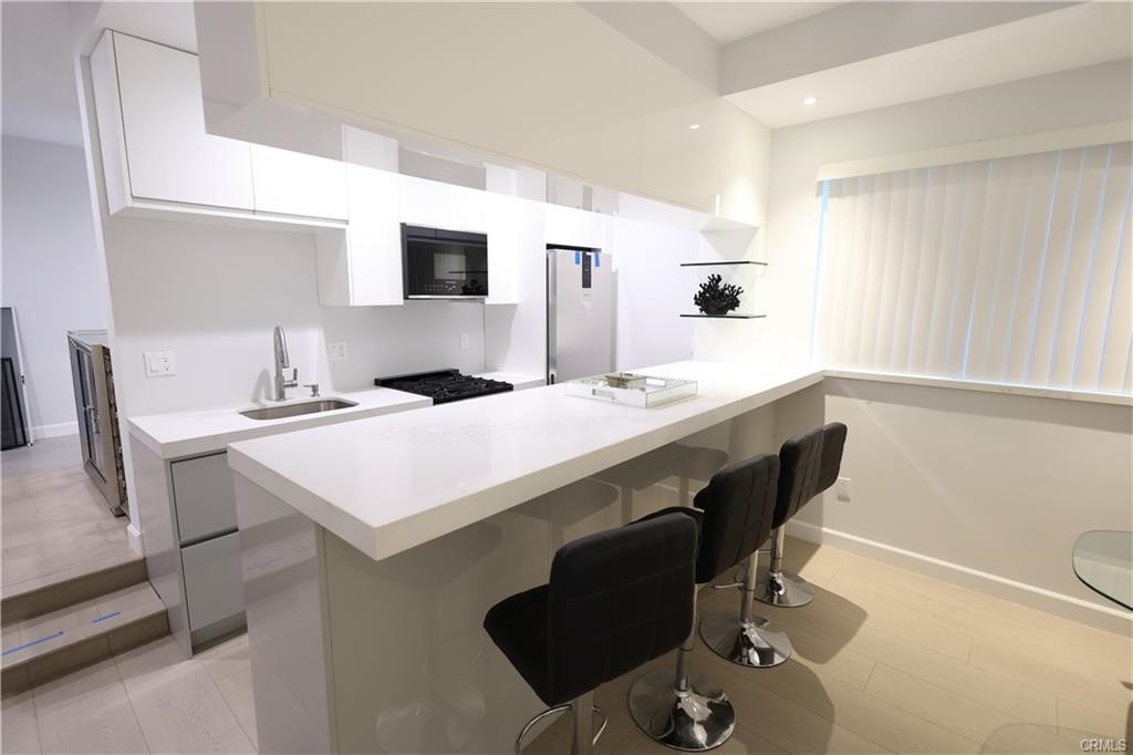 9315 White Oak Avenue Property Photo 6