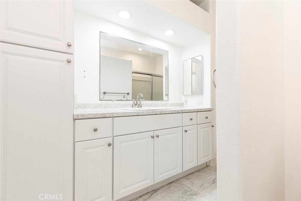 16940 Chatsworth Street 208 Property Photo 12