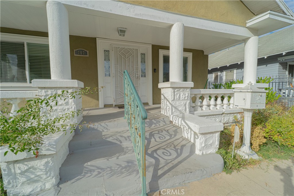 707 West 51st Street Property Photo 6