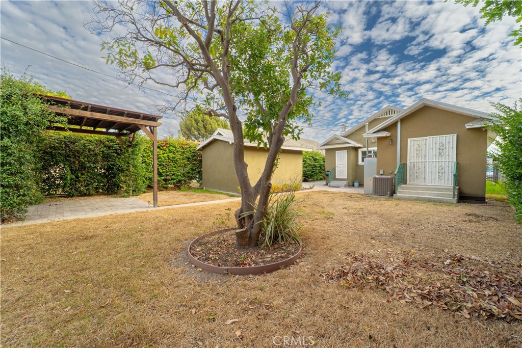 707 West 51st Street Property Photo 31