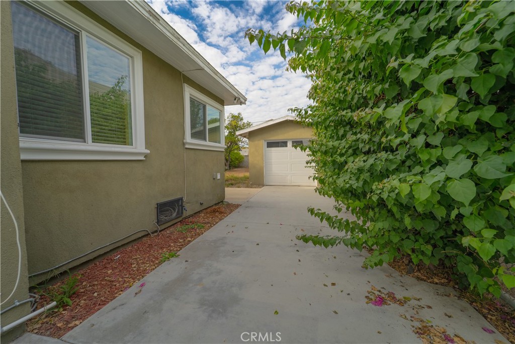 707 West 51st Street Property Photo 33