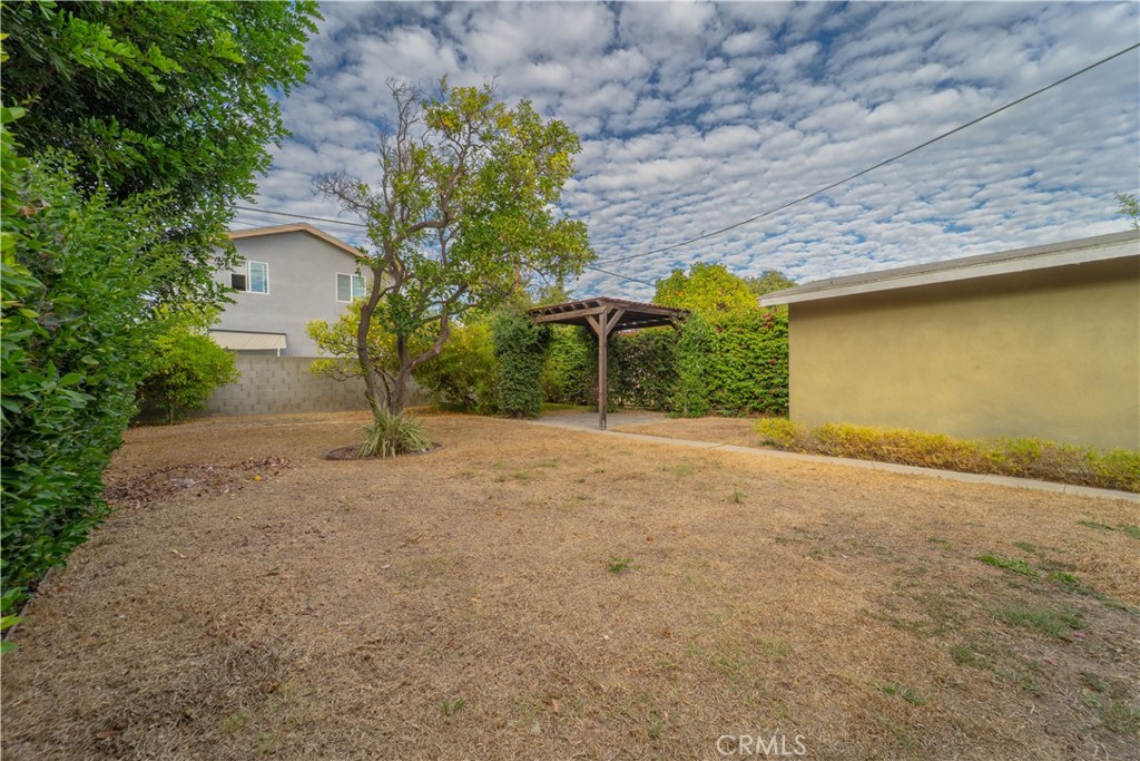 707 West 51st Street Property Photo 35