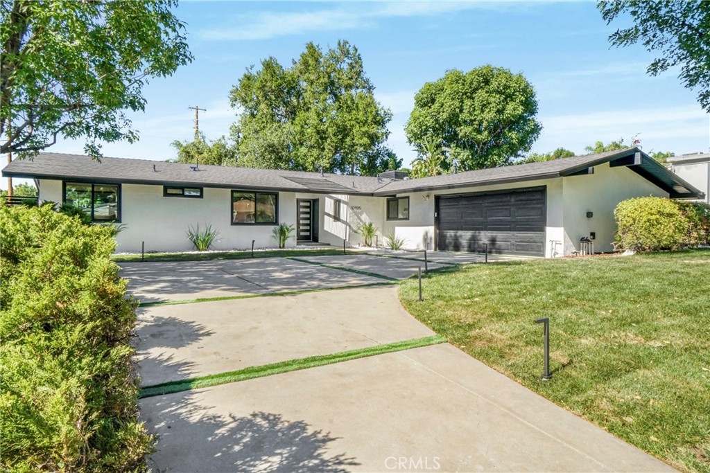 10805 Chimineas Property Photo 1