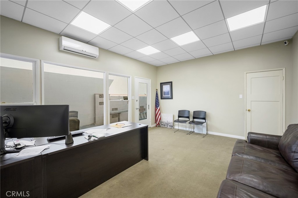 2304 2306 W Burbank Boulevard Property Photo 14