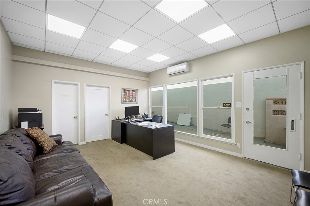 2304 2306 W Burbank Boulevard Property Photo 15
