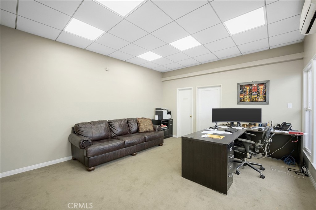 2304 2306 W Burbank Boulevard Property Photo 16