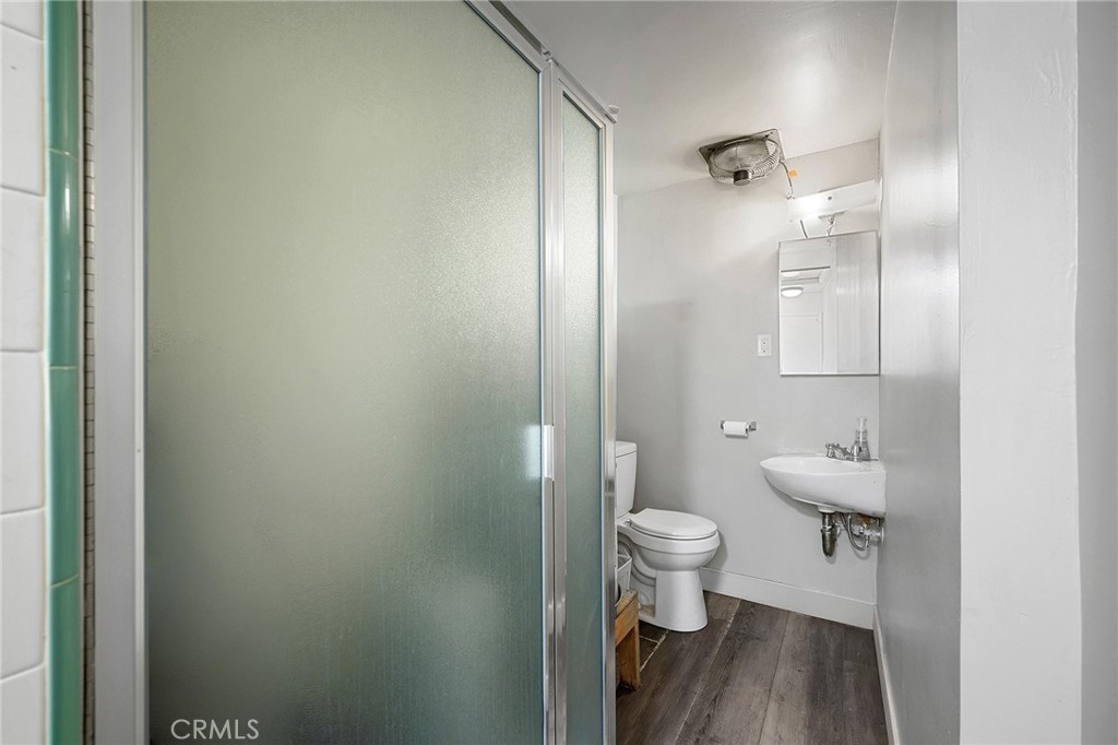 2304 2306 W Burbank Boulevard Property Photo 18