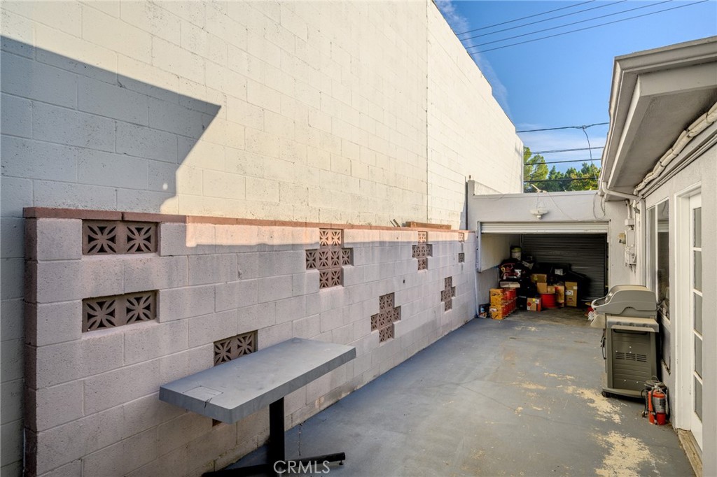 2304 2306 W Burbank Boulevard Property Photo 25