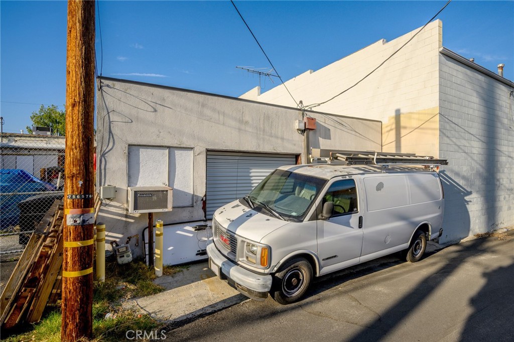 2304 2306 W Burbank Boulevard Property Photo 31