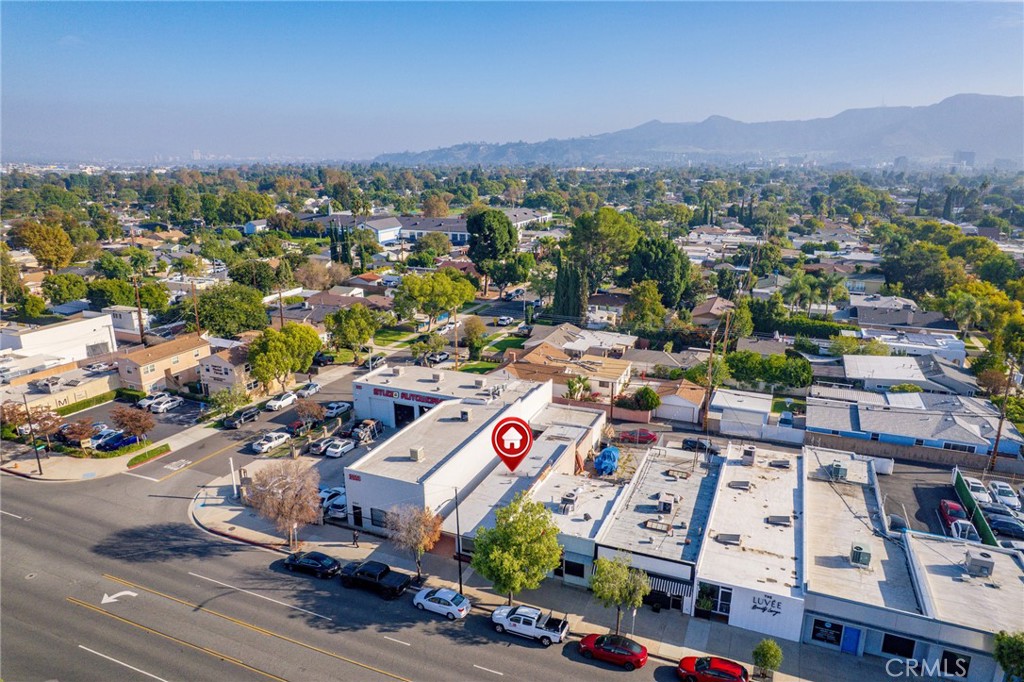 2304 2306 W Burbank Boulevard Property Photo 35