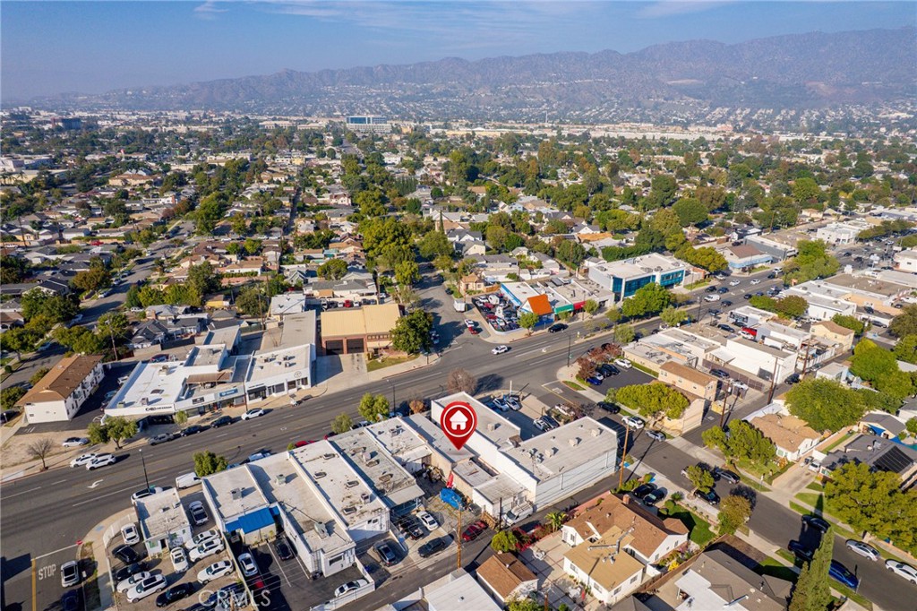 2304 2306 W Burbank Boulevard Property Photo 43