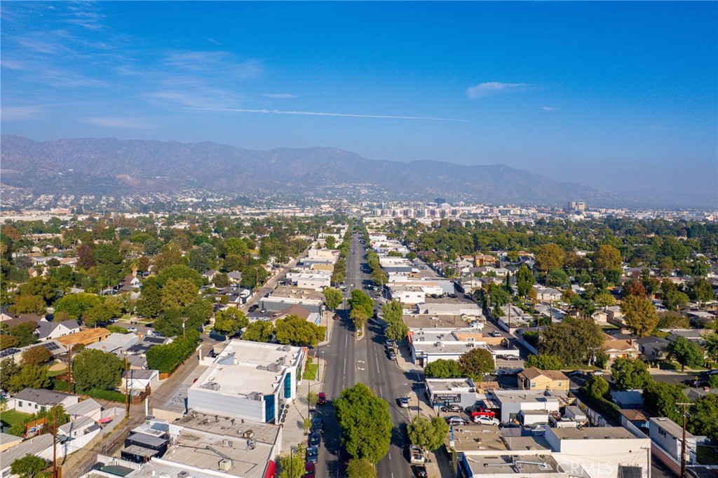 2304 2306 W Burbank Boulevard Property Photo 46