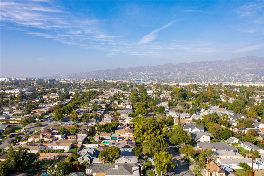 2304 2306 W Burbank Boulevard Property Photo 47