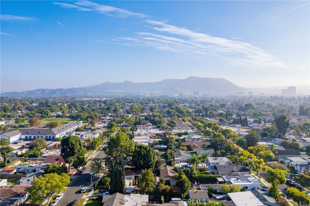 2304 2306 W Burbank Boulevard Property Photo 48
