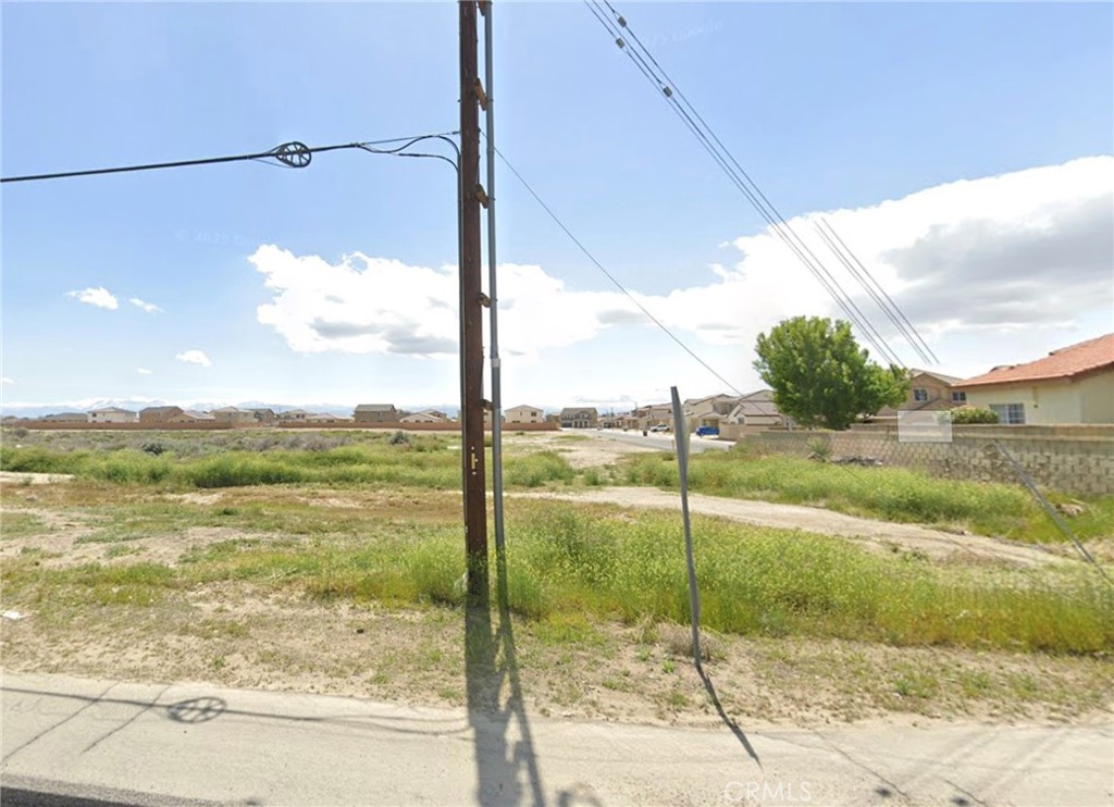 2126 E Avenue I Property Photo 4