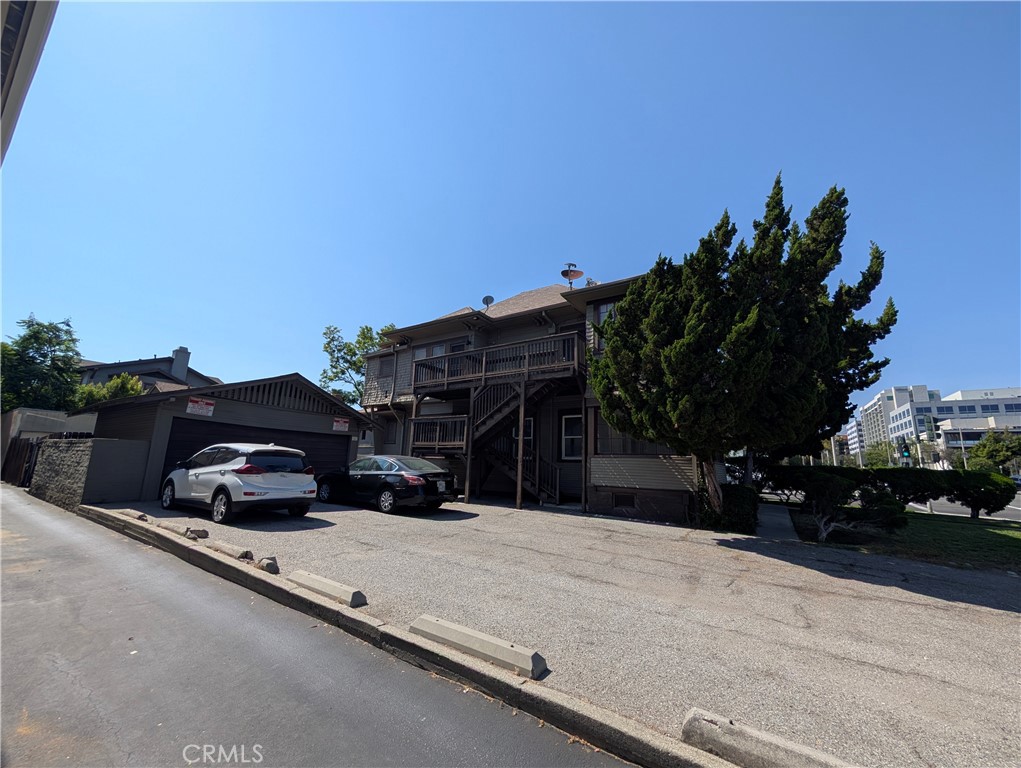 325 S Los Robles Avenue Property Photo 4