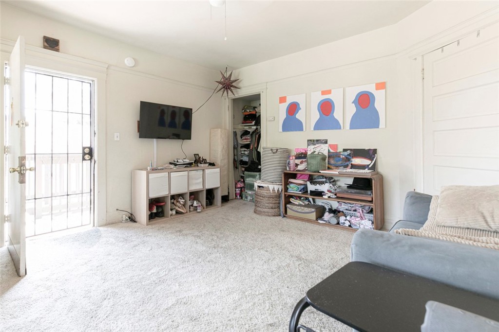 325 S Los Robles Avenue Property Photo 16