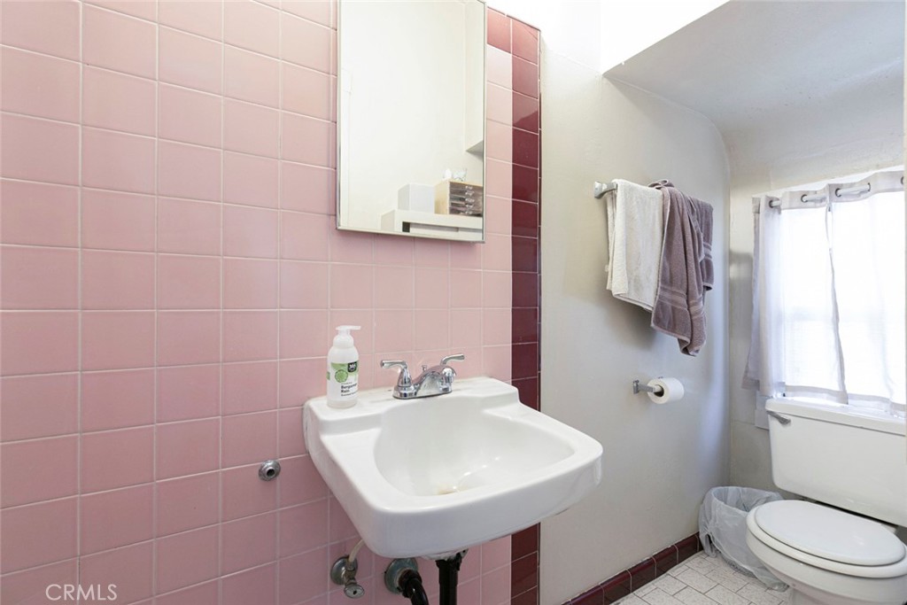 325 S Los Robles Avenue Property Photo 20