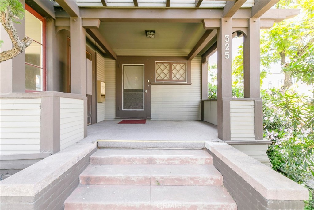 325 S Los Robles Avenue Property Photo 25