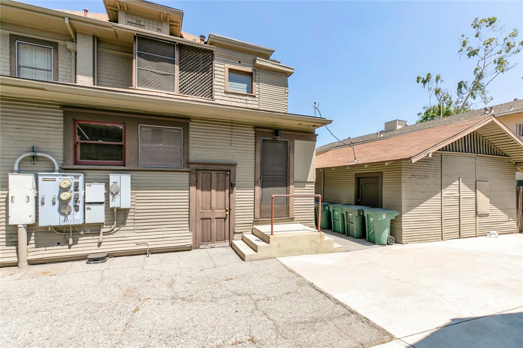 325 S Los Robles Avenue Property Photo 27