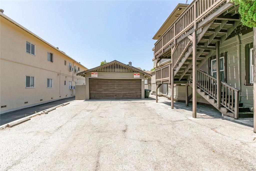 325 S Los Robles Avenue Property Photo 38